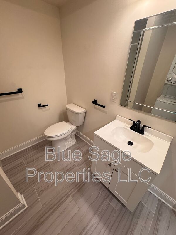 Building Photo - 432 E Baltimore Ave