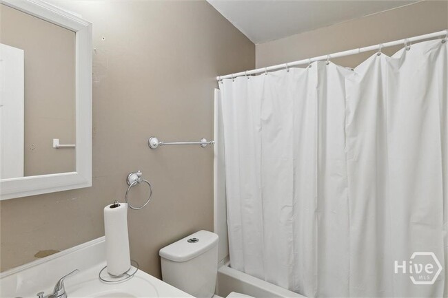 Building Photo - 703 Tray Ct