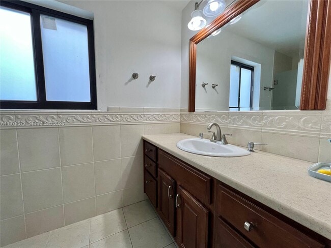 Building Photo - 11104 SW 139th Ct