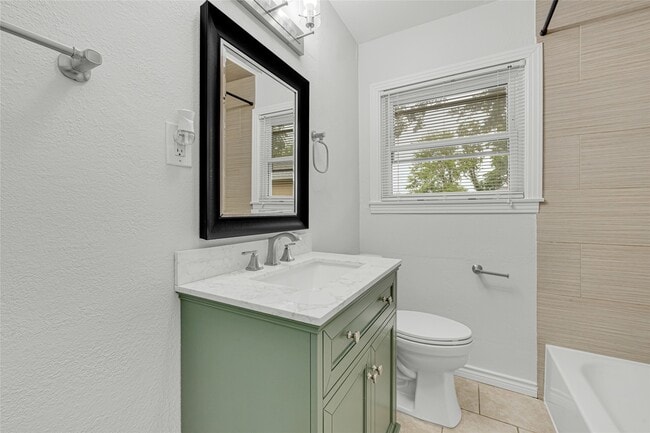 Building Photo - 501 Jerry St