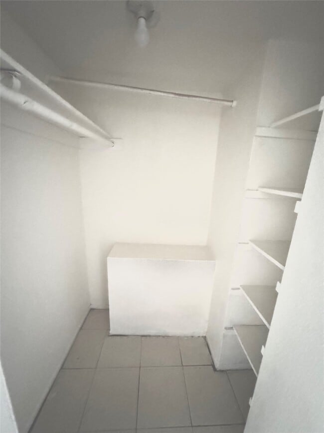Building Photo - 717 Richcrest Dr