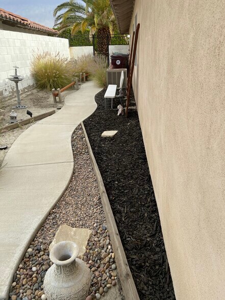 Building Photo - 69285 Rosemount Rd