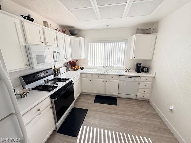 Building Photo - 9605 Sundial Dr