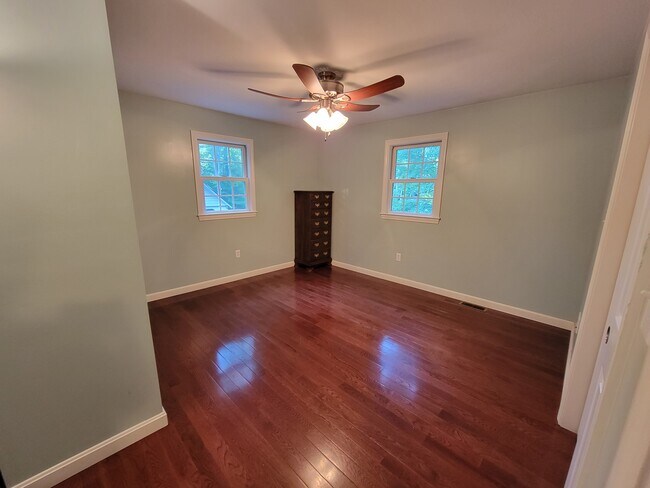 Building Photo - 42 Forest Dr