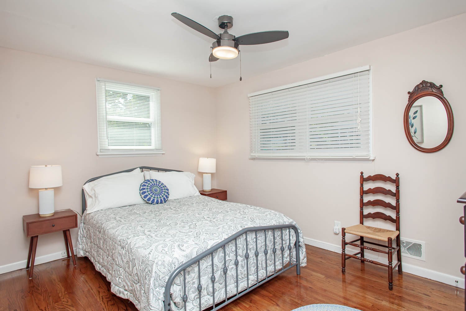 Building Photo - 402 13th ST NE