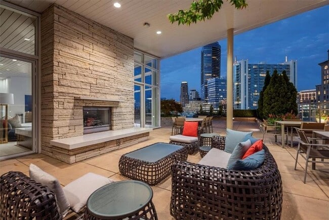 Building Photo - 10 Terminus Luxury 2 Bedroom Condo in Hear...