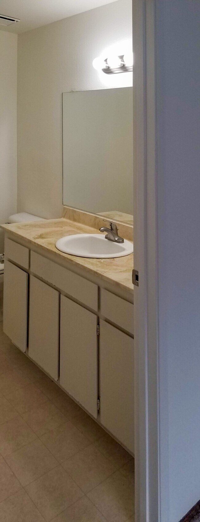 1.5 bathroom - 1054 Reed Ter