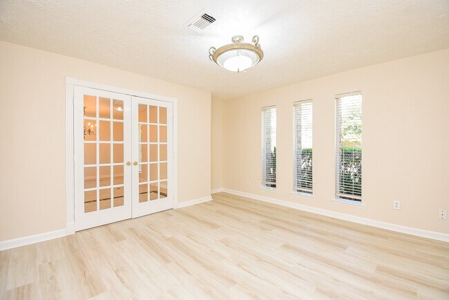 Building Photo - 2835 Pepperwood Dr