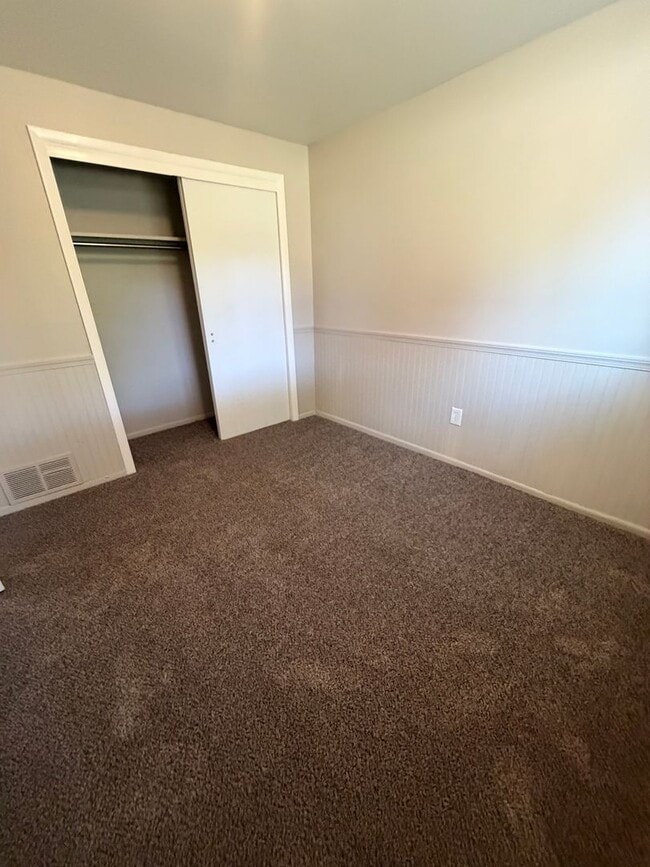 Building Photo - 1805 Eagle View Dr