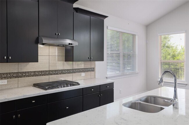 Building Photo - 2421 Blended Tree Ranch