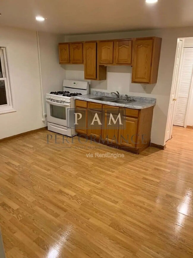 Building Photo - 1208 59th St