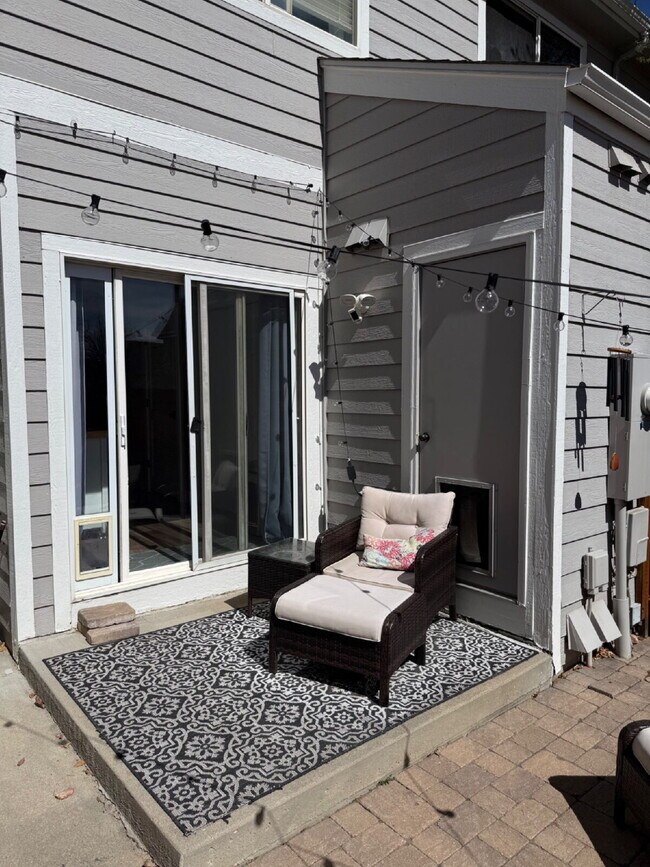 Building Photo - "Charming 2-Bed Townhouse in Littleton: Spacious 1,256 Sq Ft with 2 Full Baths & 1 Half Bath!"