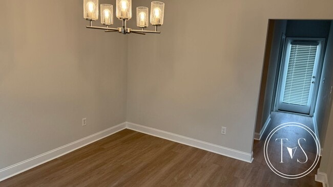 Building Photo - MOVE-IN SPECIAL: $500 OFF 1ST MONTH'S RENT!**