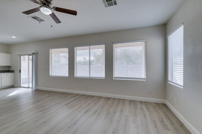 Building Photo - Charming 4 Bedroom, 3 Bathroom Home Near S...