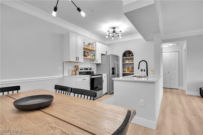 Building Photo - 11480 Villa Grand
