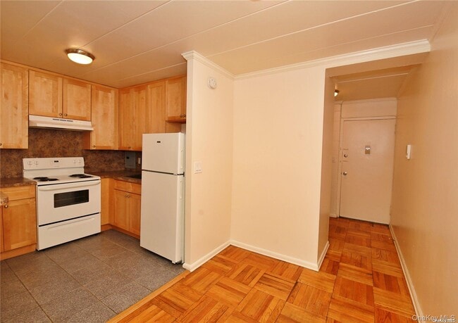 Primary Photo - 121 Vincent Ave