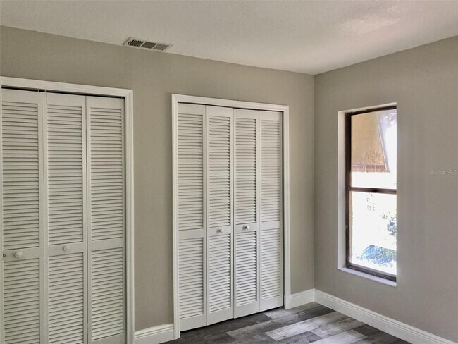 Building Photo - 5008 Manatee Ave W