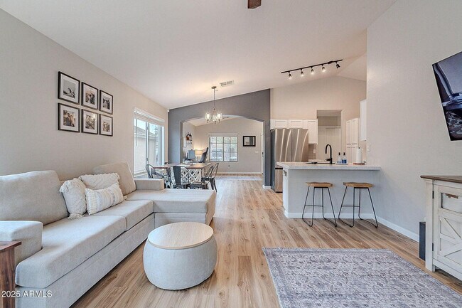 Building Photo - 2574 W Sawtooth Way
