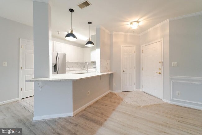 Building Photo - 8183 Carnegie Hall Ct