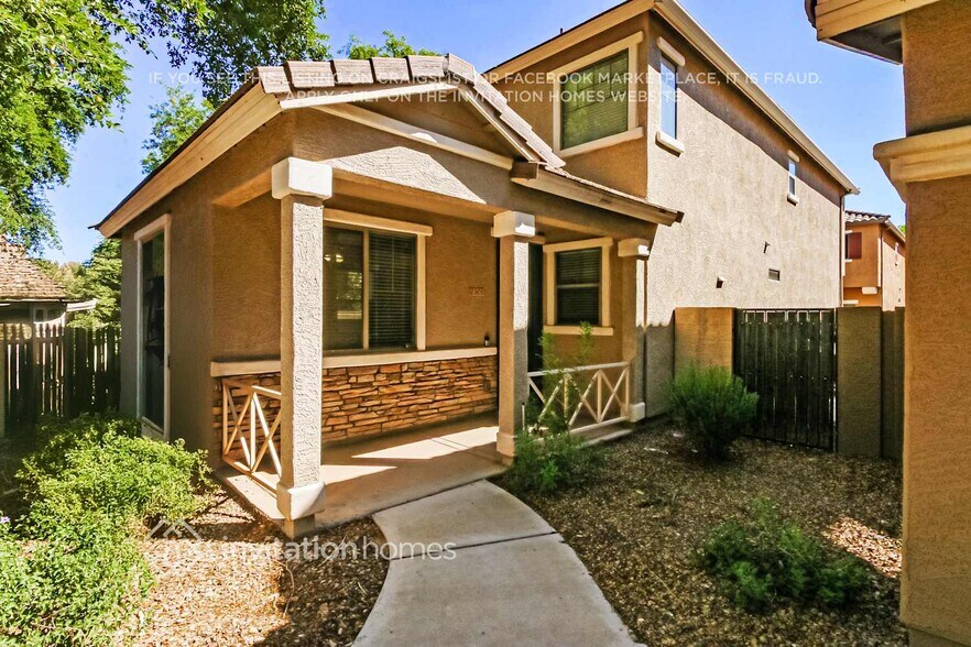 Building Photo - 3878 E Santa Fe Ln