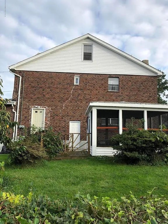 Building Photo - 352 Liberty Ave