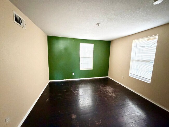 Building Photo - 613 Garland Ave