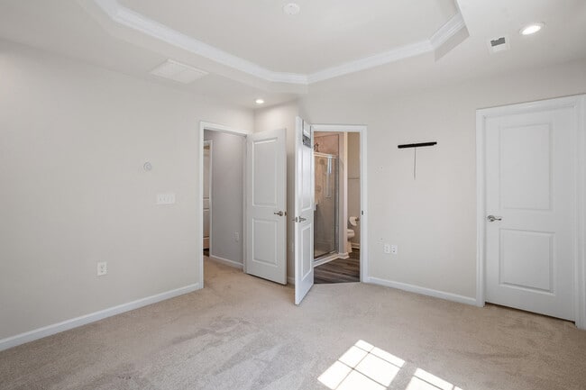 Building Photo - 915 Romeria Dr