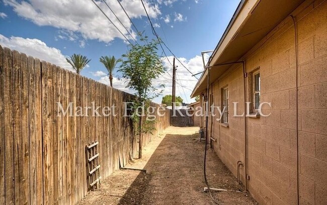 Building Photo - 3Bed/1Bath House at 15TH/Peoria! $399 MOVE...