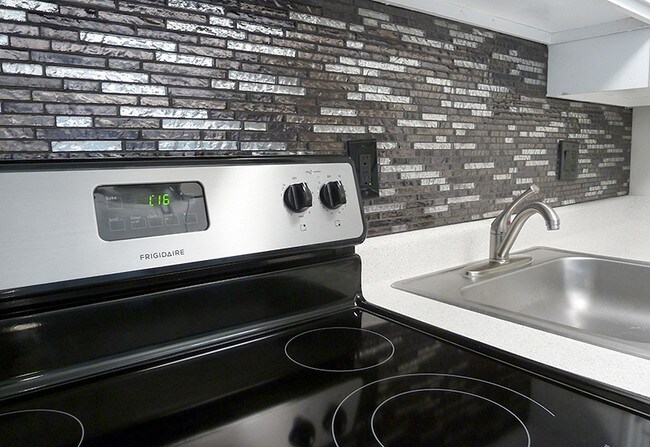 Building Photo - 848 S Dexter St