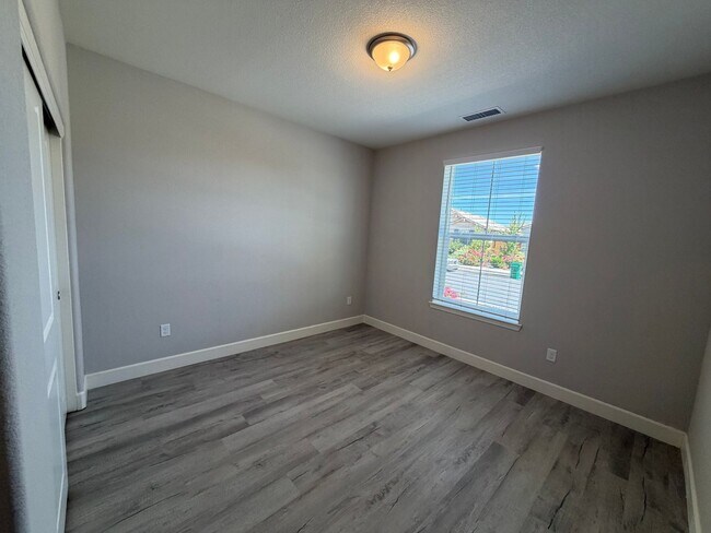Building Photo - 3 bed/ 2 bath Reno home available in the Wild Stallion Estates