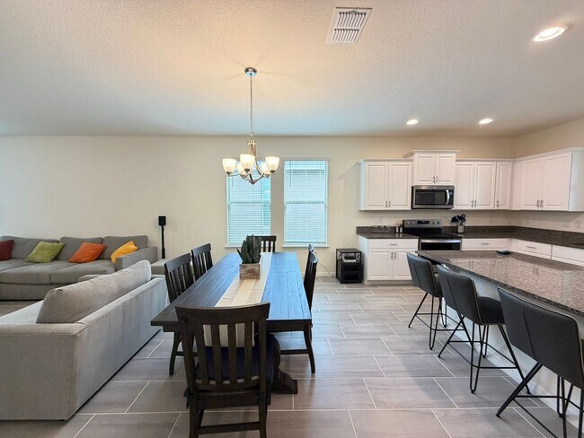 Building Photo - Perfect Home waiting for you! FULLY FURNISHED!