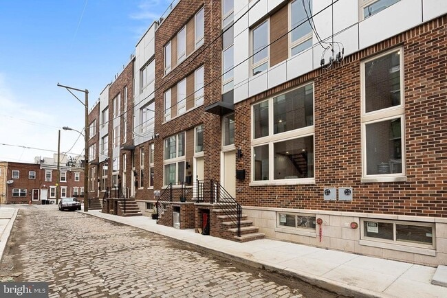 Building Photo - 1321 S Woodstock St