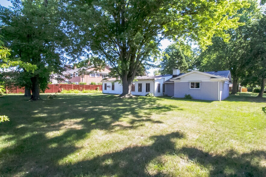 Building Photo - 2545 Amara Dr