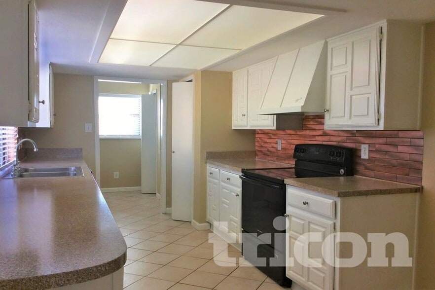 Building Photo - 5105 Ragan Dr