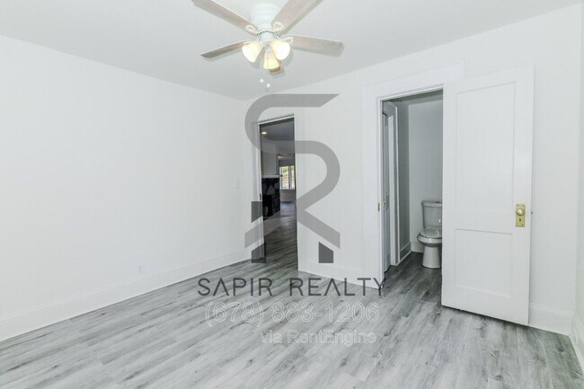 Building Photo - 1026 Lynhurst Dr SW