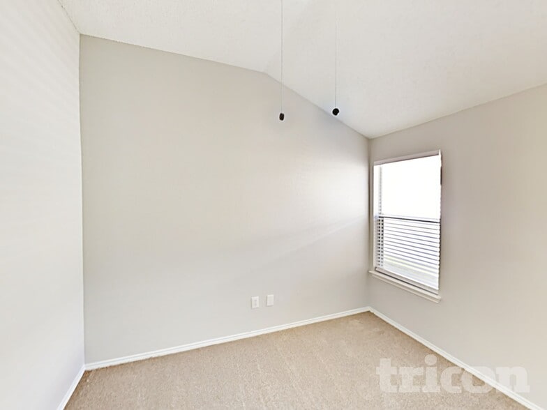 Building Photo - 10525 Flamewood Dr