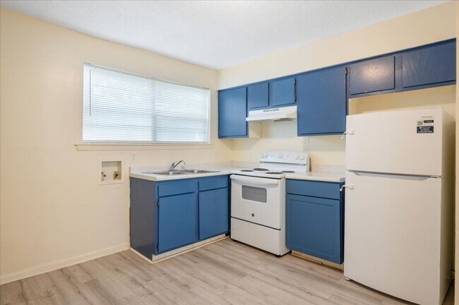 Building Photo - 2-Bedroom Apartment in Convenient Savannah Location