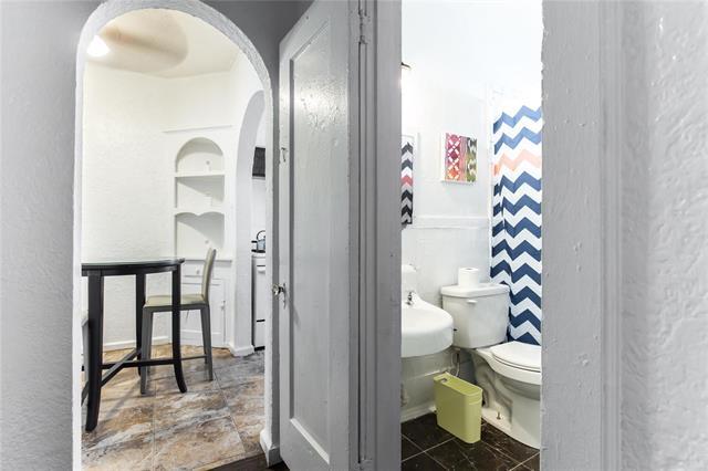 Building Photo - 320 W Canty St