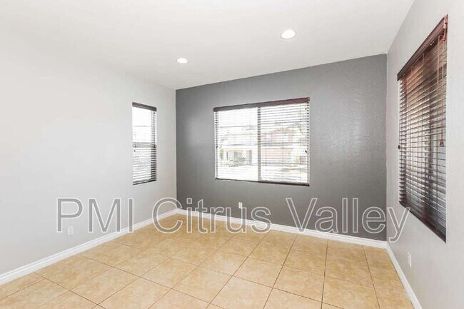 Building Photo - 28560 Sunridge Ct