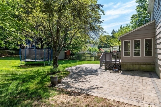 Building Photo - 15 Charles St