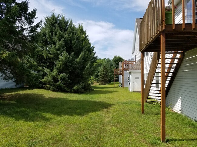 Building Photo - 3325 Echo Dells Ave