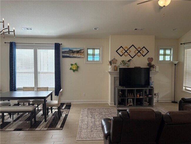 Building Photo - 5200 SW Kemptown Pl