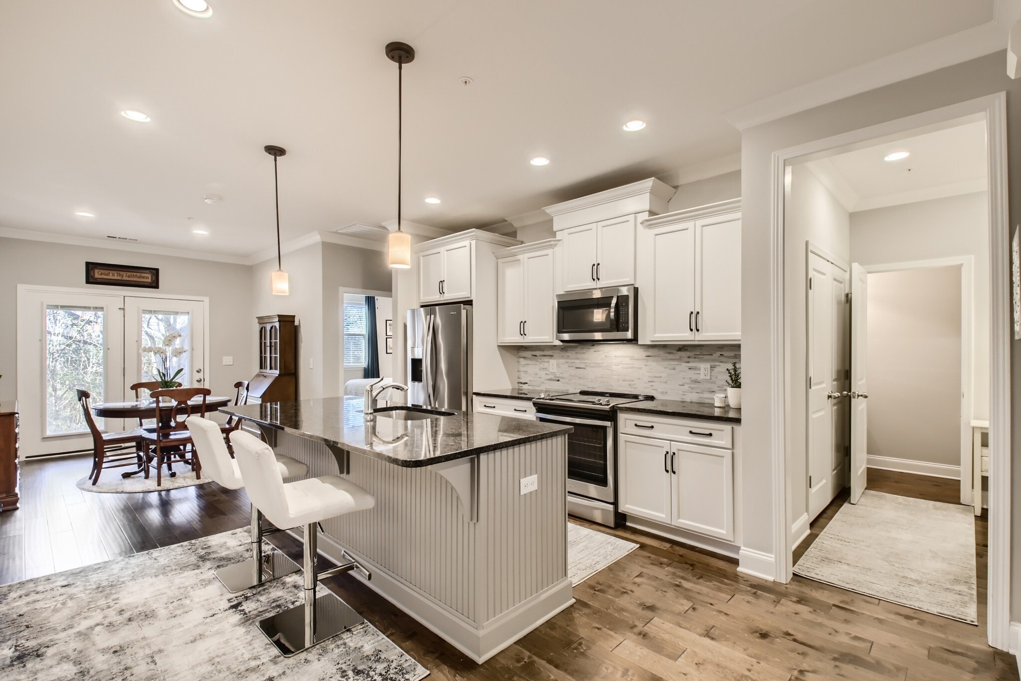 Kitchen and Dining - Island seating too! - 1608 Hampshire Plz
