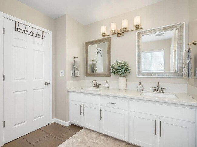 Building Photo - Beautifully Updated North Fresno 3/3