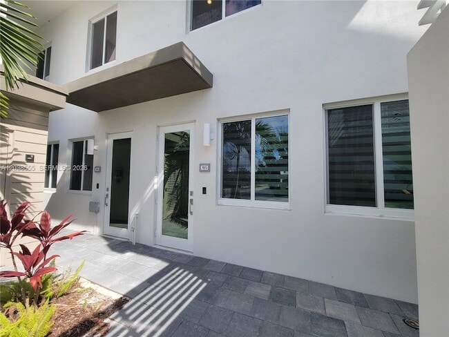 Building Photo - 6401 NW 103rd Pl