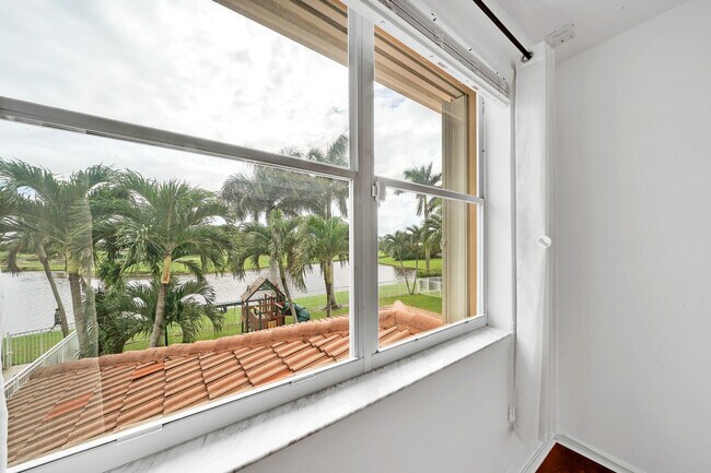 Building Photo - 5878 Bay Hill Cir