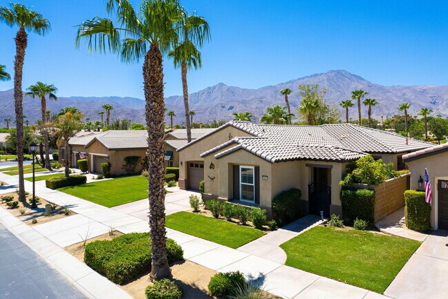 Building Photo - 60661 Juniper Ln