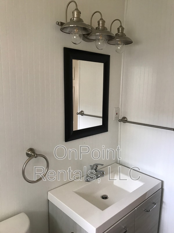 Building Photo - 15378 Wormer Ave