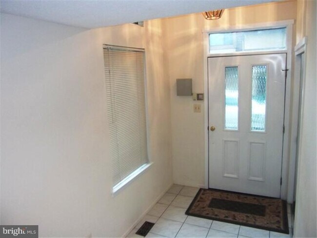 Building Photo - 83 Sayre Dr