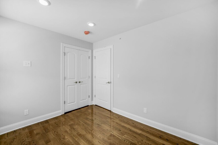 Building Photo - 146 N 15th St